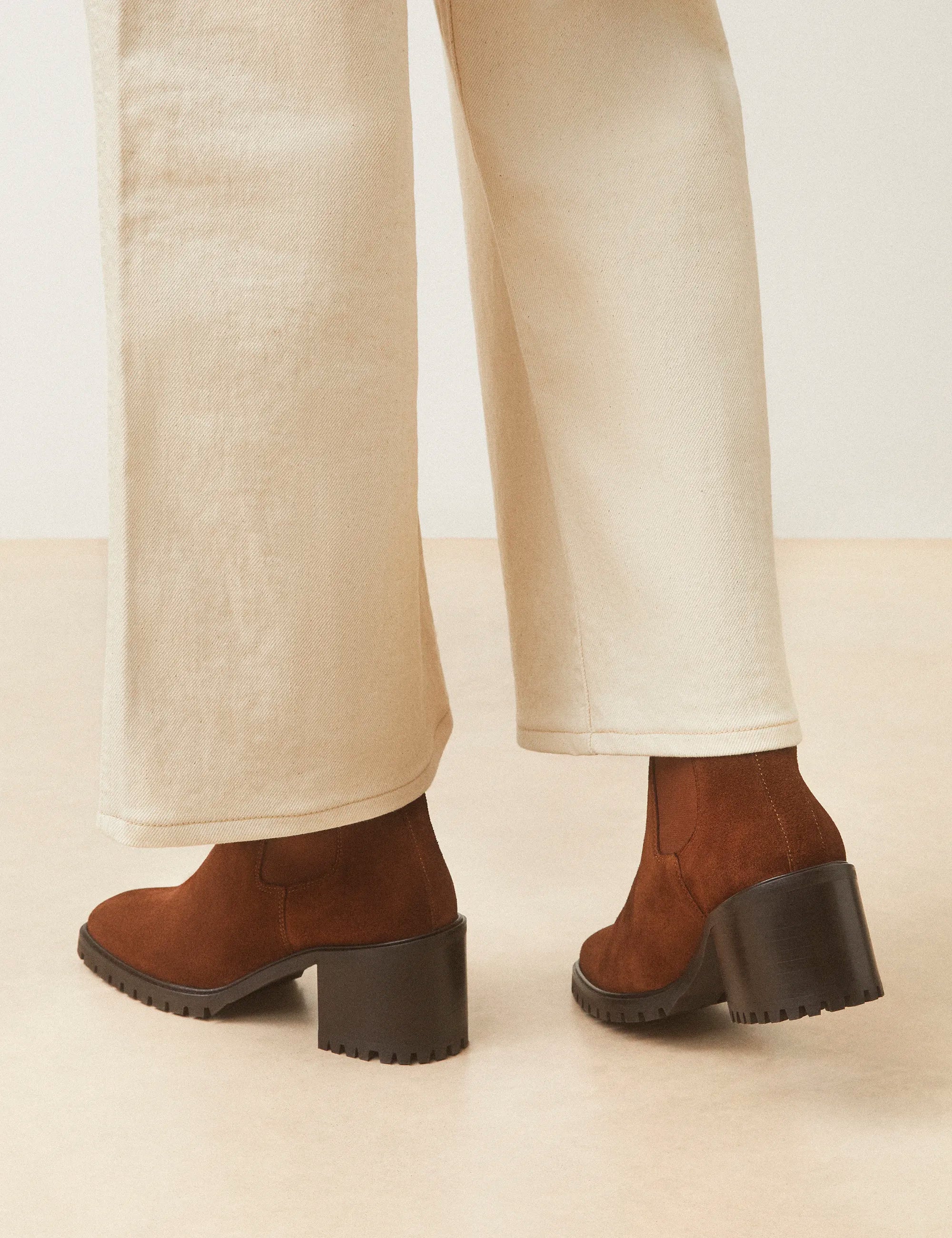Bottines À Talons Suède Noisette - Numéro 559 - Rivecour
