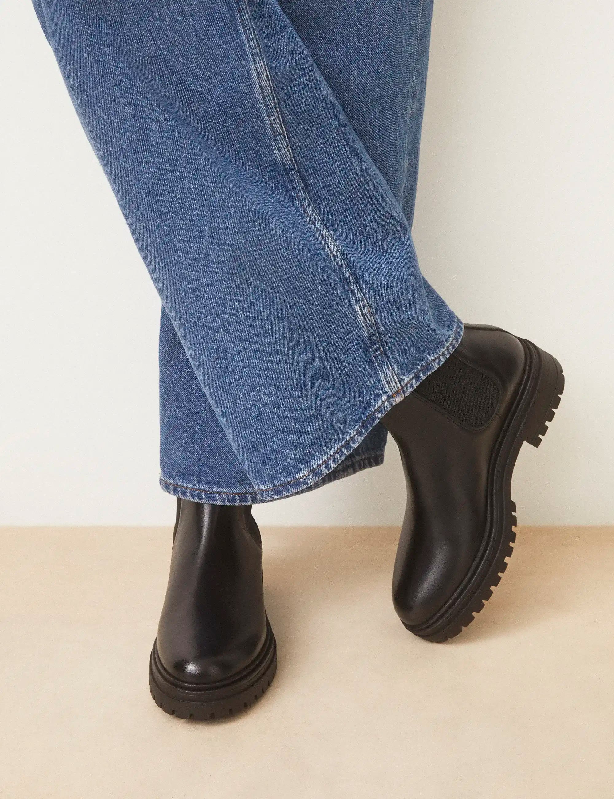 Bottines Plates Cuir Noir - Numéro 301 - Rivecour
