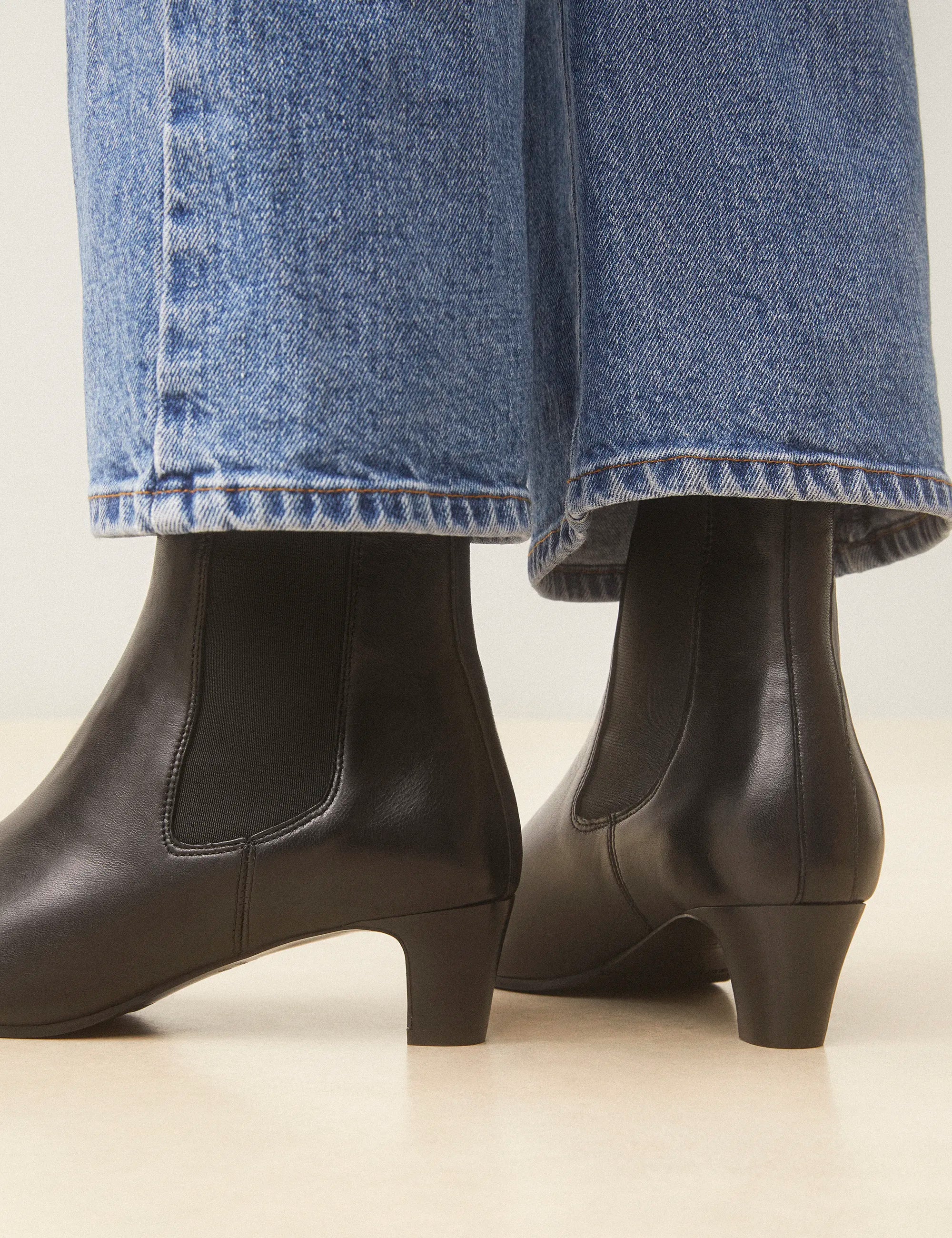 Bottines À Talons Cuir Noir - Numéro 525 - Rivecour