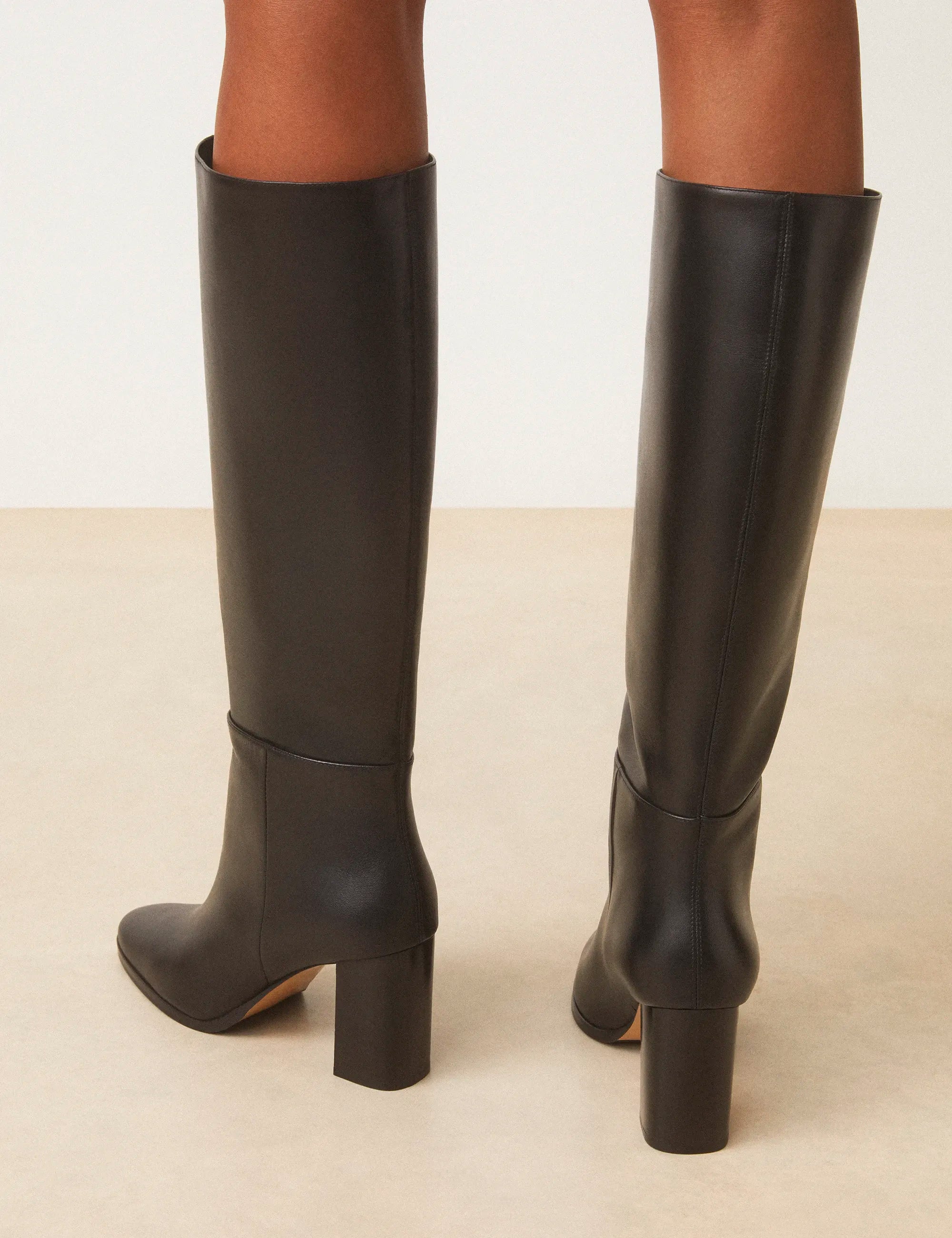 Bottes Cuir Noir - Numéro 832 - Rivecour